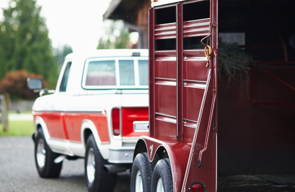 How to Ship a Livestock Trailer – Specialty Livestock Trailer Transport You Can Rely On